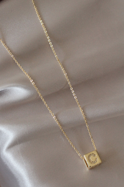 Gold Renk Zirkon Taşlı Küp Model C Harfli Kolye Gold Renk Zirkon Taşlı Küp Model C Harfli Kolye
