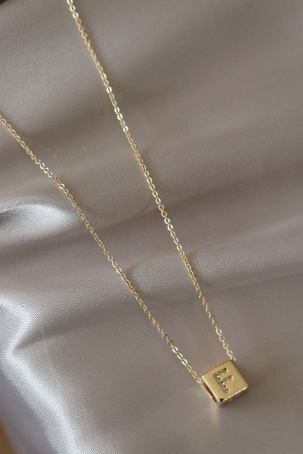 Küp Model Gold Renk Zirkon Taşlı F Harfli Kolye Küp Model Gold Renk Zirkon Taşlı F Harfli Kolye