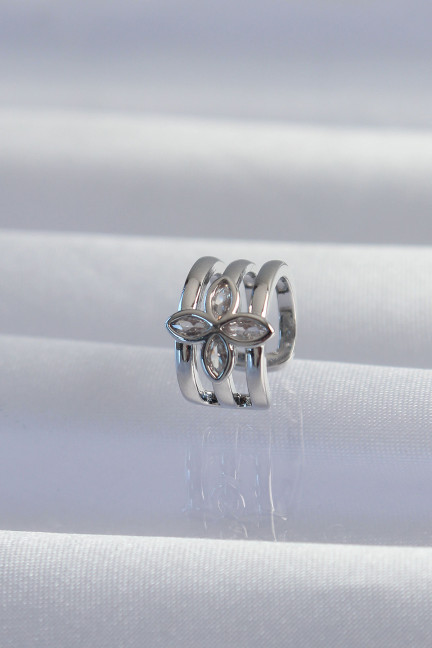 Pirinç Gümüş Renk Yonca Earcuff Küpe Pirinç Gümüş Renk Yonca Earcuff Küpe