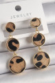 Pirinç Gold Renk 3'Lü Leopar Desenli Sallantı Daire Plaka Model Kadın Küpe Pirinç Gold Renk 3'Lü Leopar Desenli Sallantı Daire Plaka Model Kadın Küpe