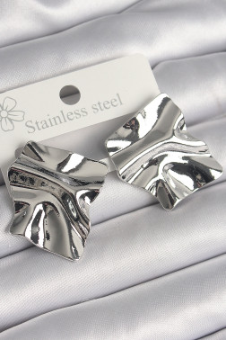 Pirinç Gümüş Renk İşlemeli Kare Plaka Model Kadın Küpe