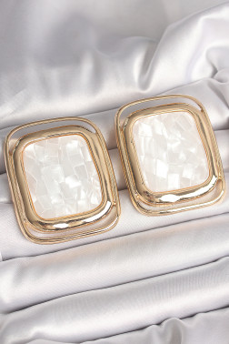 Pirinç Gold Renk Beyaz Mineli Kare Model Kadın Küpe