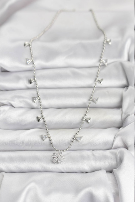 Pirinç Gümüş Renk Zirkon Taşlı Çiçek Model Kadın Kolye